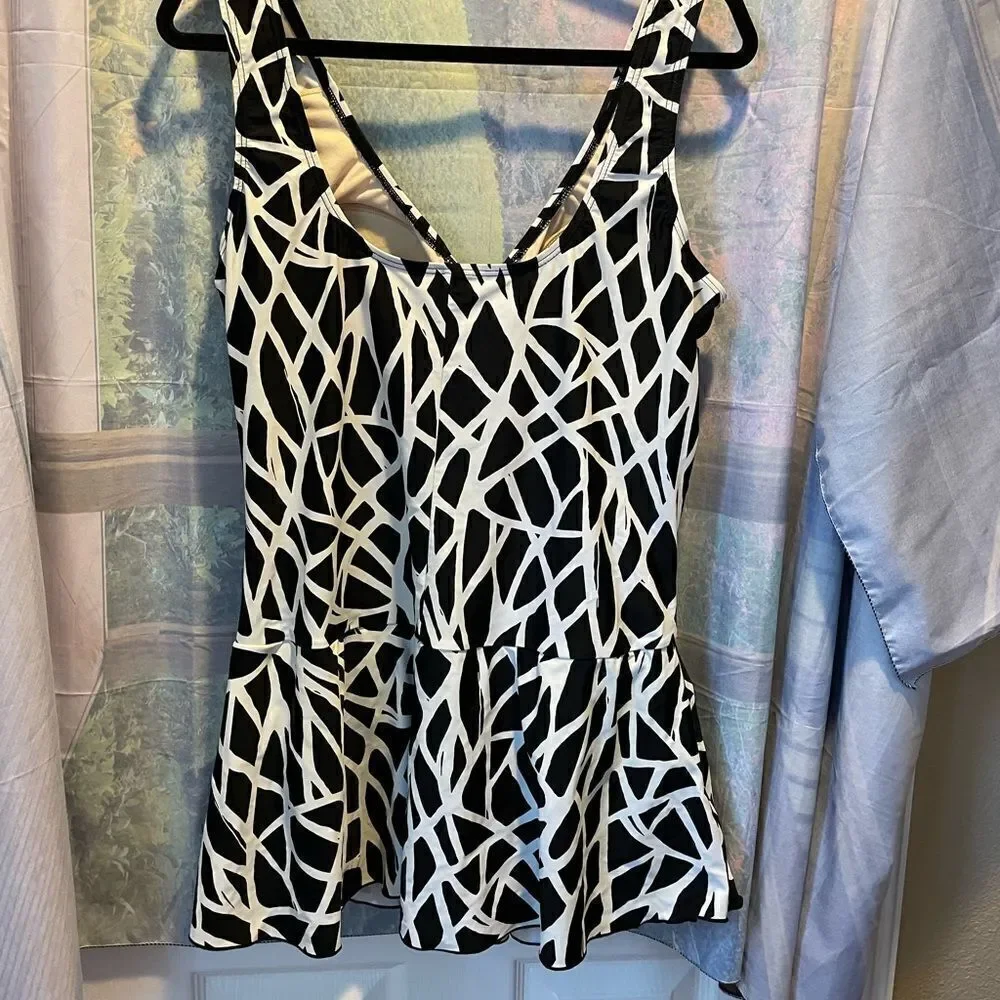 Contour Black and White size 20 gorgeous One Piece Swimsuit